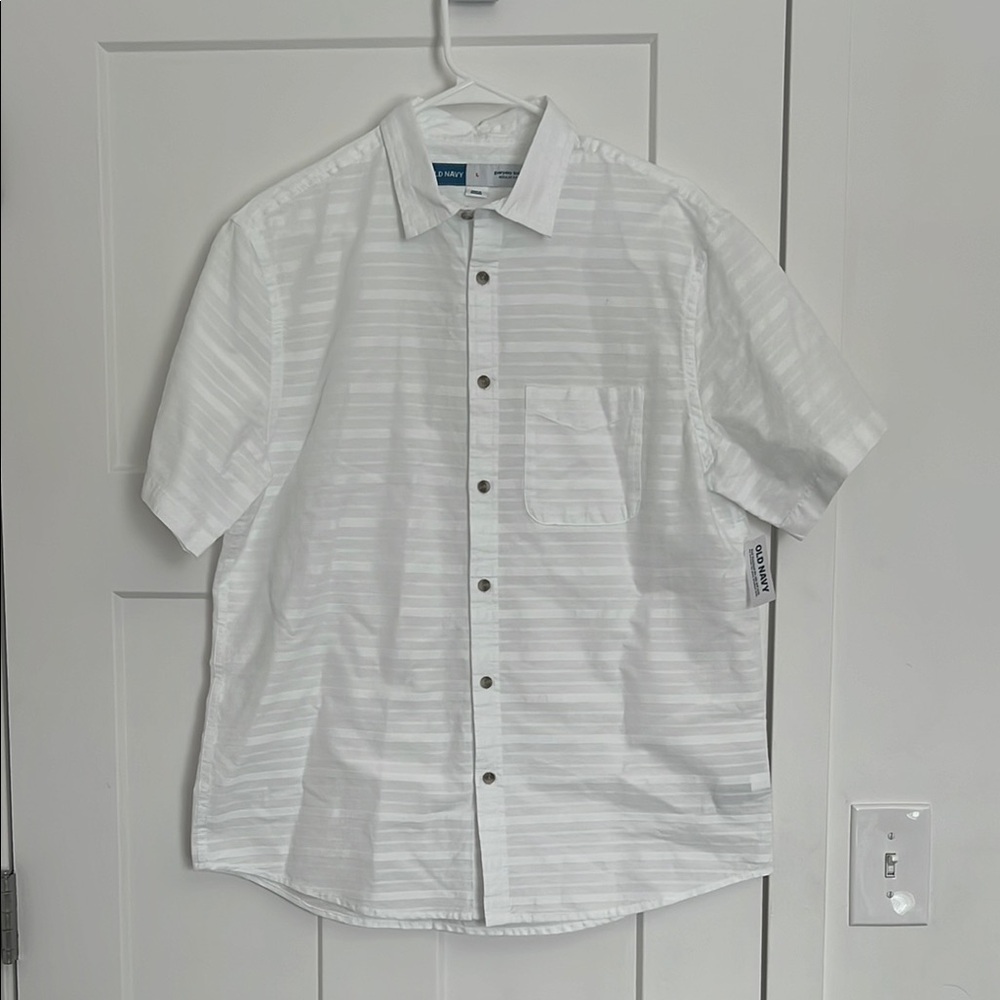 Old Navy Men's White Short Sleeve Shirt. Size L